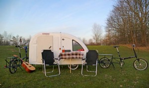 Aufgebaut bietet der Wide Path Camper alles, was ein Radurlauber so braucht.